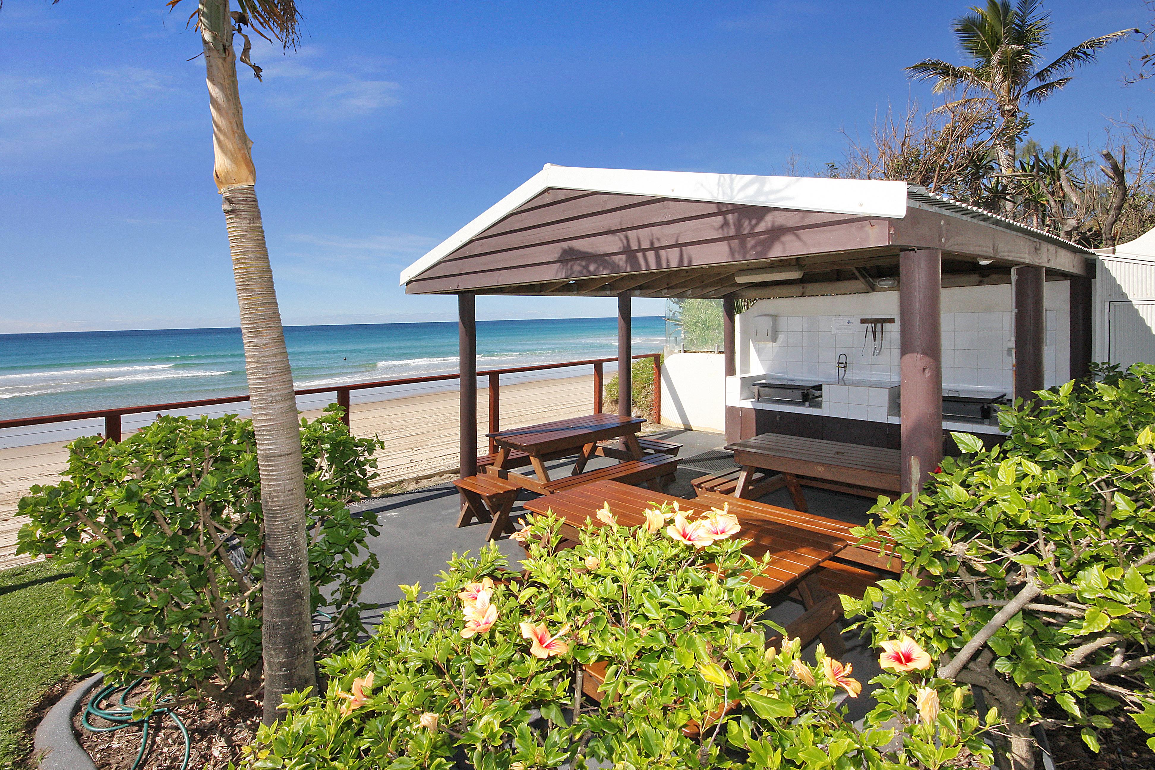 Spindrift On The Beach - Absolute Beachfront Mermaid Beach Exterior photo